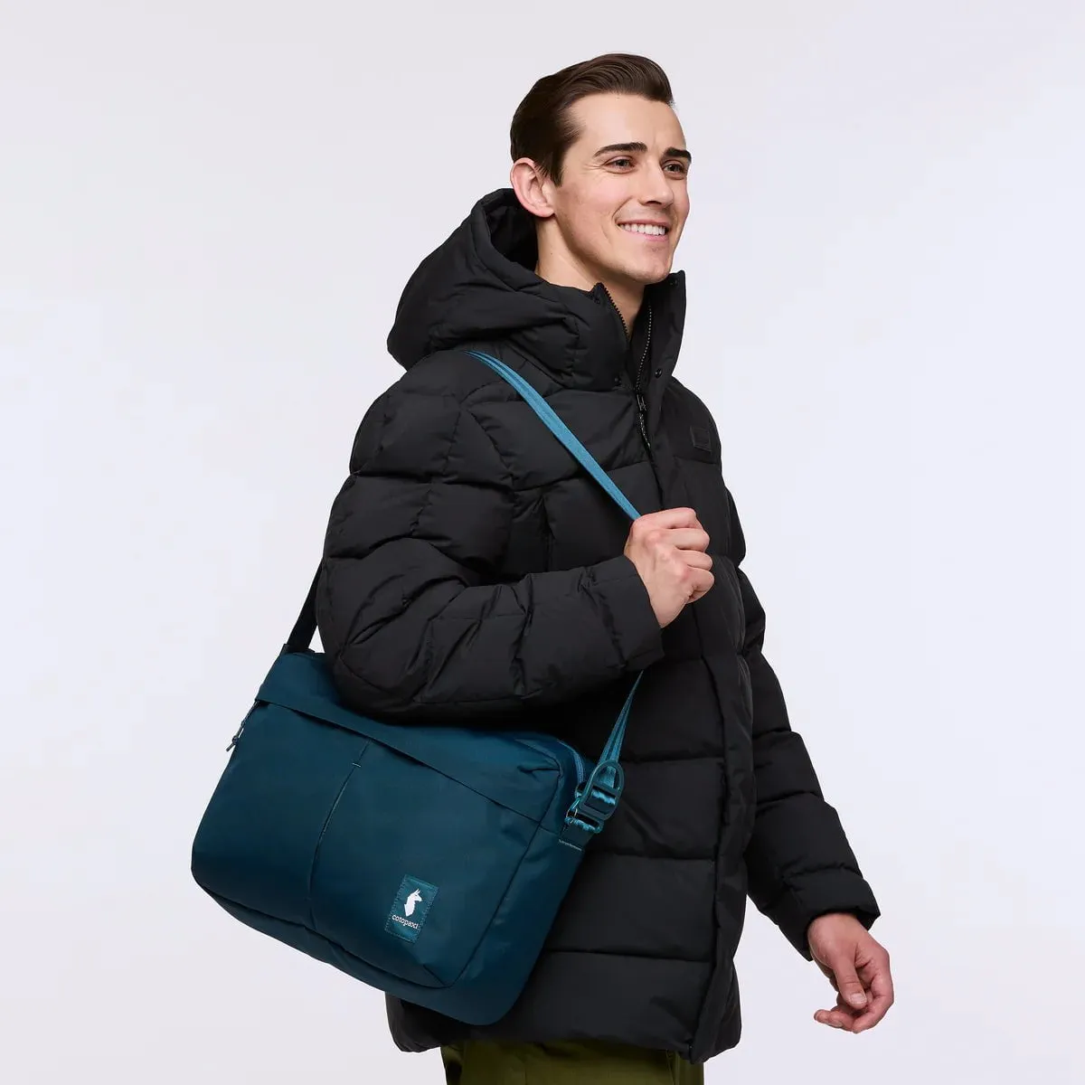 Cotopaxi Mente 15L Messenger Bag - Cada Día - Cotopaxi Black