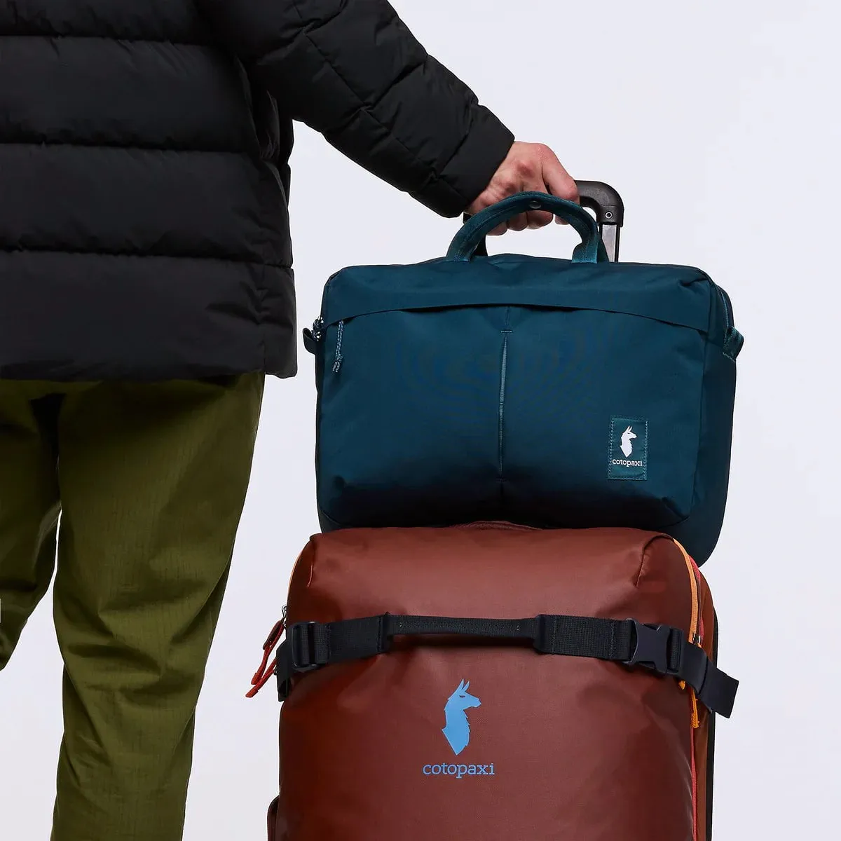 Cotopaxi Mente 15L Messenger Bag - Cada Día - Cotopaxi Black