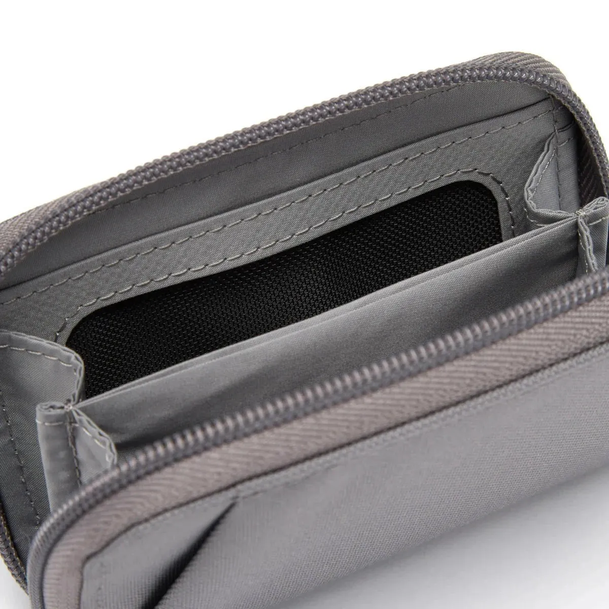 Pacsafe RFIDsafe™ RFID Blocking Card Wallet