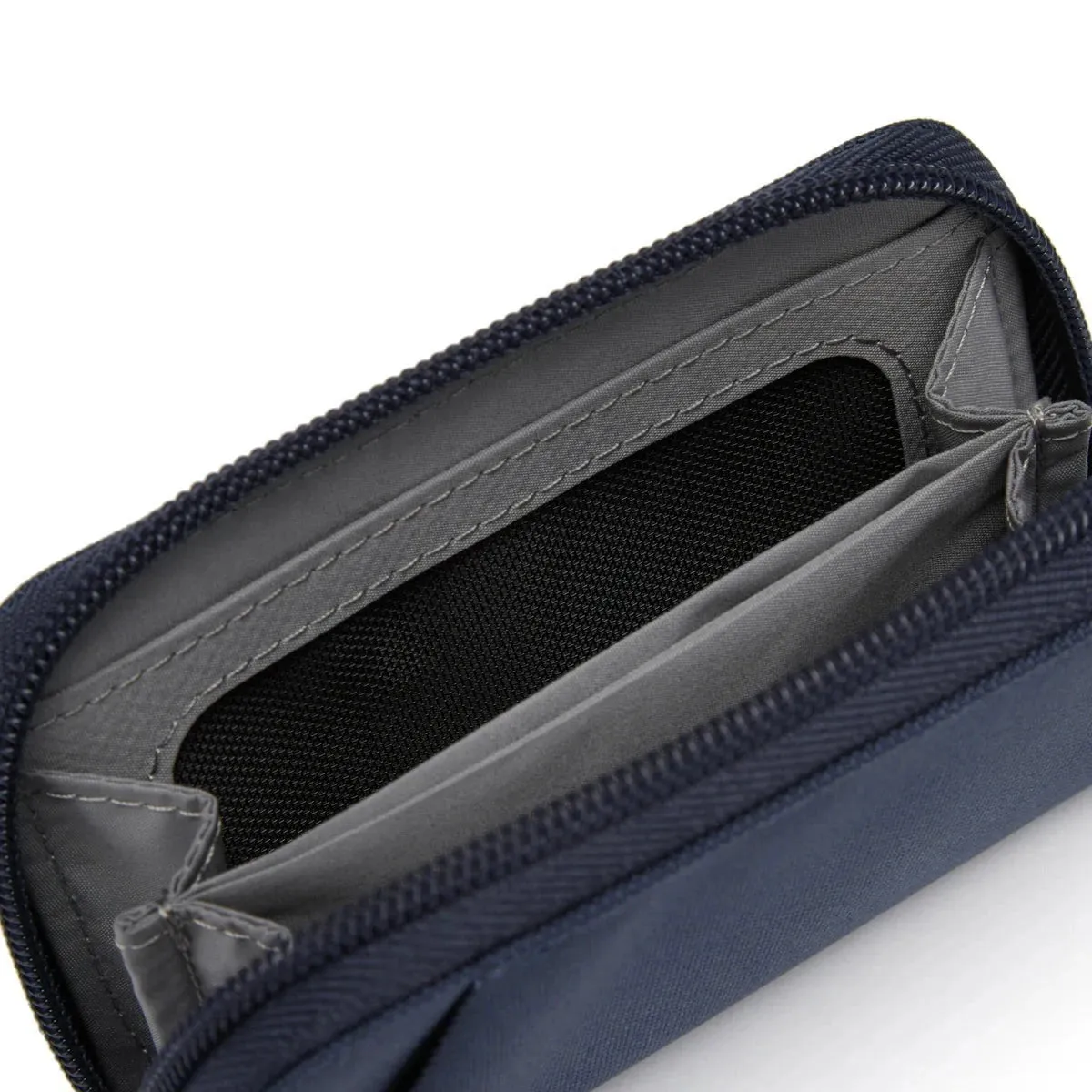Pacsafe RFIDsafe™ RFID Blocking Card Wallet